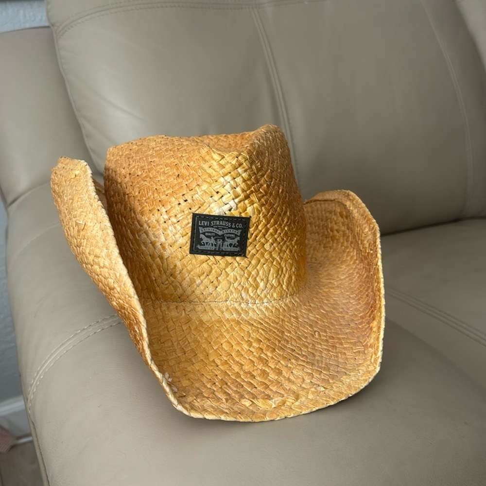 Levi’s cowgirl hat